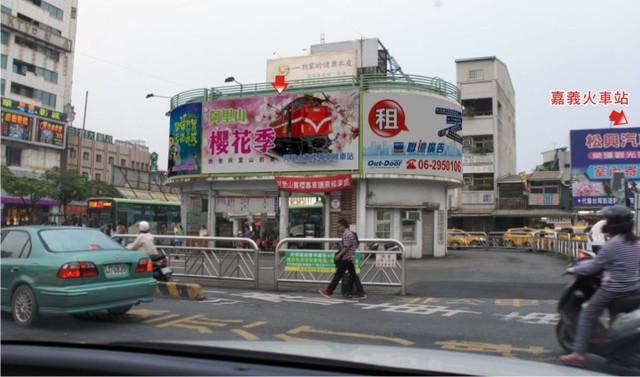 L-0083B鐵架廣告塔-嘉義公車站2樓B面-嘉義火車站出口右側廣告看板